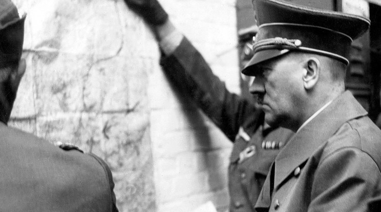 Adolf Hitler 2.